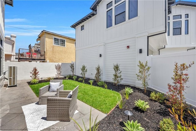2102 Marshallfield Ln Unit A, Redondo Beach, CA 90278 - fenced backyard featuring a patio area