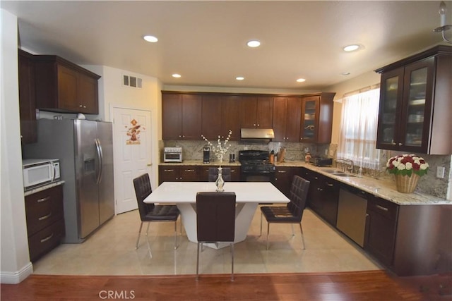 13647 Mesa Linda Ave, Victorville, CA 92392 - kitchen featuring stainless steel appliances, under cabinet range hood, a center island, tasteful backsplash, and recessed lighting
