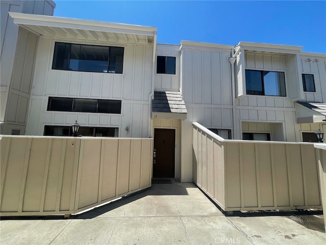 511 E Live Oak Ave Unit 11, Arcadia, CA 91006 - multi unit property featuring board and batten siding