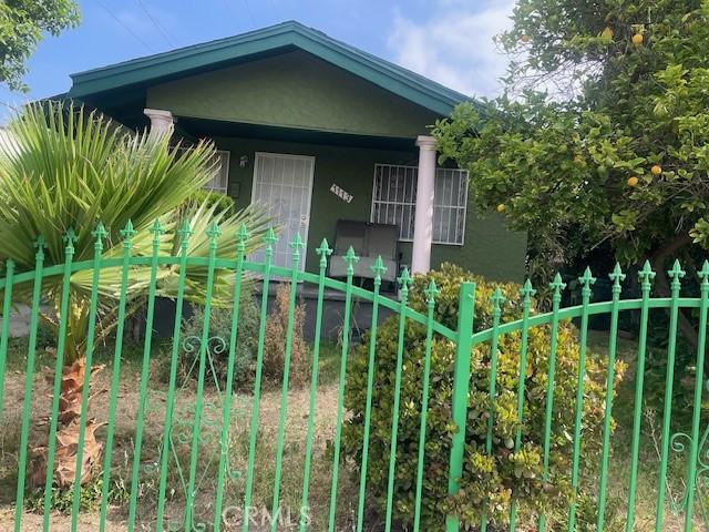 1113 E 83rd St, Los Angeles, CA 90001 - view of side of home