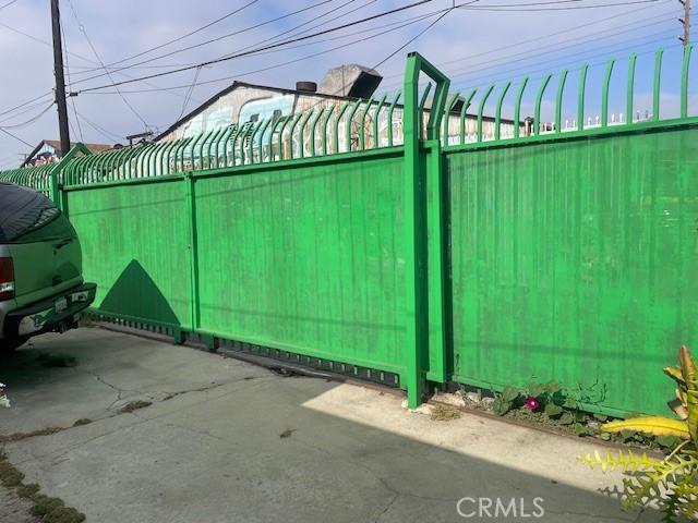 1113 E 83rd St, Los Angeles, CA 90001 - view of gate