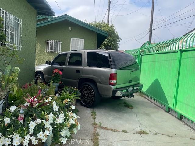 1113 E 83rd St, Los Angeles, CA 90001 - view of parking / parking lot