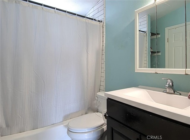 267 E 16th St, Costa Mesa, CA 92627 - full bathroom featuring vanity and shower / bath combination with curtain