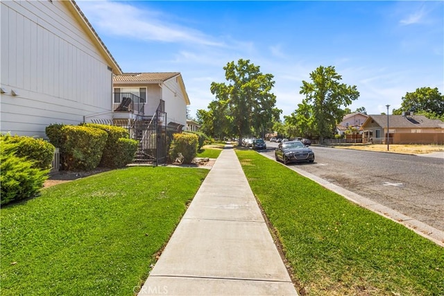 351 W 19th St, Merced, CA 95340 - view of green lawn