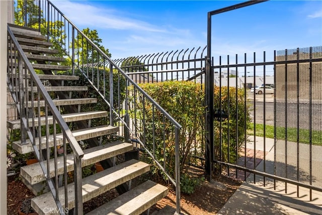 351 W 19th St, Merced, CA 95340 - view of stairs