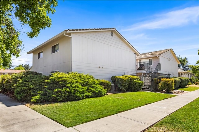351 W 19th St, Merced, CA 95340 - view of home's exterior featuring a lawn
