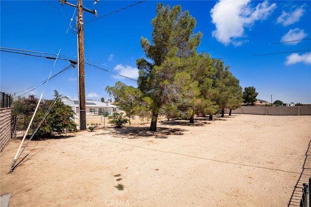 19082 Tecumseh Rd, Apple Valley, CA 92307 - view of yard