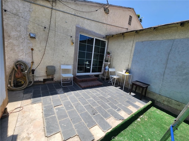 8626 Laurel Canyon Blvd, Sun Valley, CA 91352 - view of patio / terrace