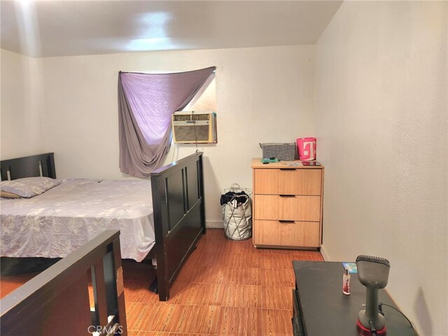 8626 Laurel Canyon Blvd, Sun Valley, CA 91352 - bedroom with baseboards