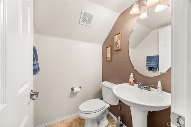 1909 Crystal Cove Ct, Redlands, CA 92374 - bathroom featuring lofted ceiling and tile patterned floors
