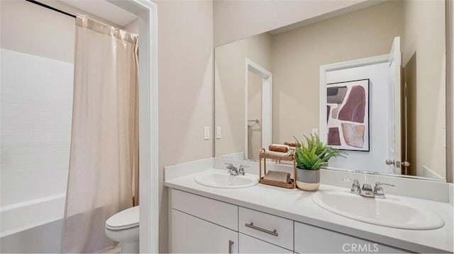 7599 Taylor Ave, Hesperia, CA 92345 - full bath with double vanity and shower / bath combo