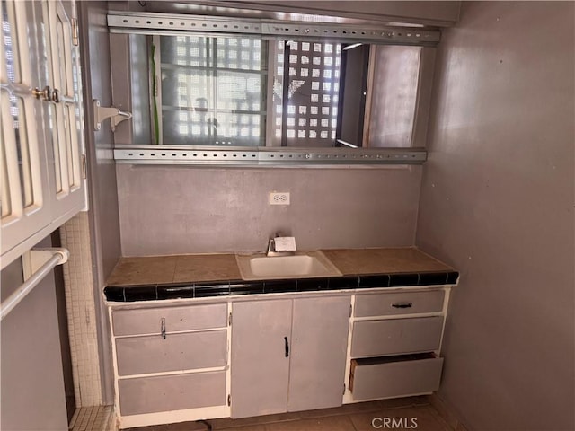 73455 Helms Rd, Desert Hot Springs, CA 92241 - bar featuring a sink