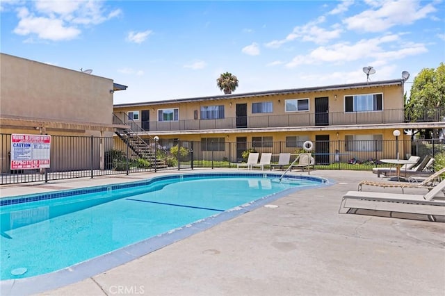 5535 Ackerfield Ave Unit 47, Long Beach, CA 90805 - community pool with a patio area