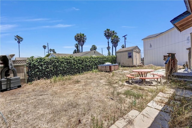 526 Cluster Ln, Redondo Beach, CA 90278 - view of yard featuring a shed