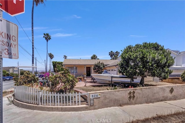 526 Cluster Ln, Redondo Beach, CA 90278 - view of front of home with a fenced front yard