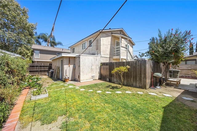 124 N Princeton Ave, Fullerton, CA 92831 - back of property featuring a fenced backyard