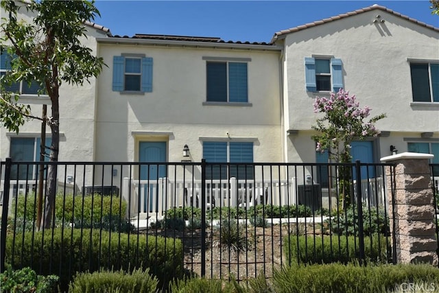 975 W Clover Ave, Rialto, CA 92376 - view of front of home featuring stucco siding and a tile roof