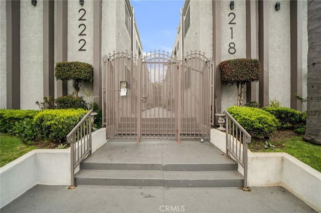 218 E Tamarack Ave Unit 5, Inglewood, CA 90301 - view of exterior entry with a gate and stucco siding