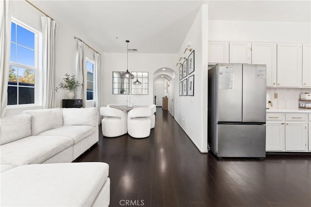 1474 De La Vina St, Chula Vista, CA 91913 - living area featuring arched walkways and dark wood-style floors