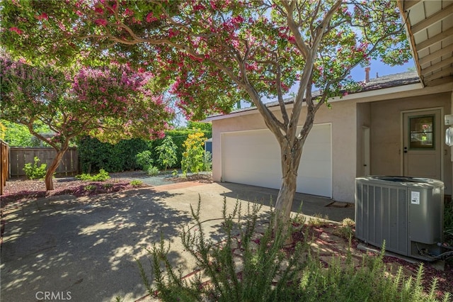 1245 Palm Ave, Chico, CA 95926 - garage with driveway