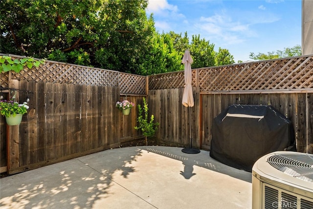 3192 Sawyers Bar Ln, Chico, CA 95973 - fenced backyard featuring a patio