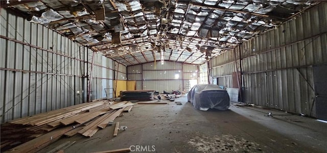 45219 12th St, Lancaster, CA 93535 - garage featuring metal wall