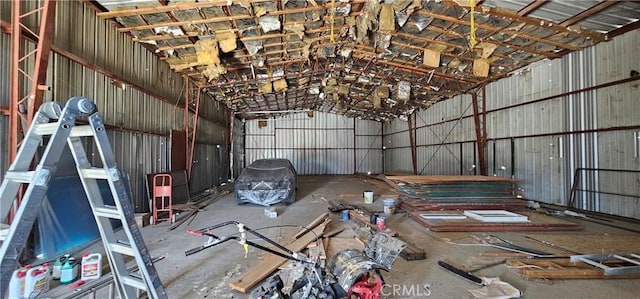 45219 12th St, Lancaster, CA 93535 - garage featuring metal wall