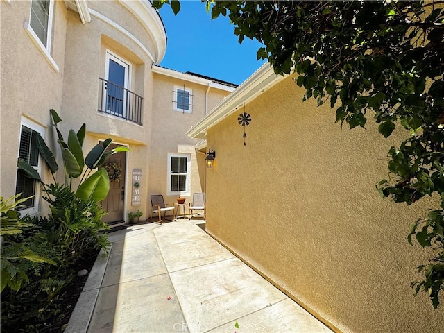 31956 Via Del Paso, Winchester, CA 92596 - entrance to property featuring stucco siding, a balcony, and a patio area