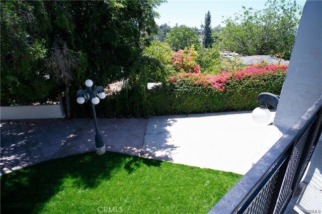 1020 Lantana Dr, Los Angeles, CA 90042 - view of grassy yard