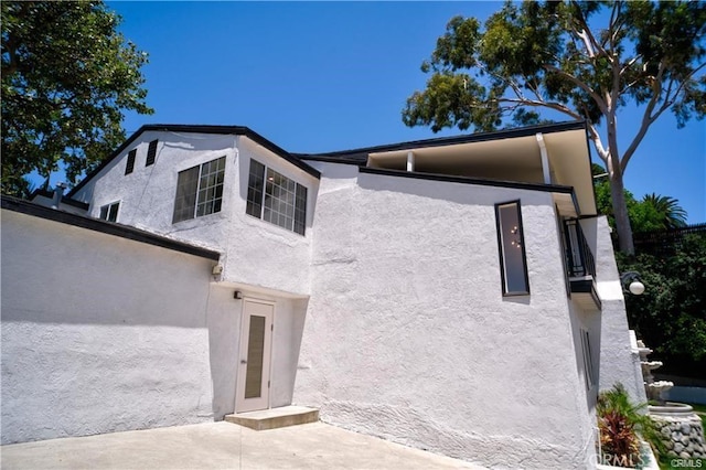 1020 Lantana Dr, Los Angeles, CA 90042 - view of front of property with stucco siding