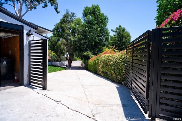 1020 Lantana Dr, Los Angeles, CA 90042 - view of patio / terrace