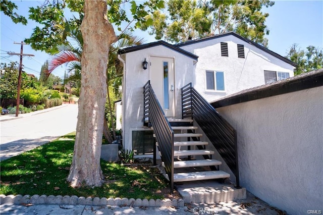 1020 Lantana Dr, Los Angeles, CA 90042 - view of front facade with stucco siding