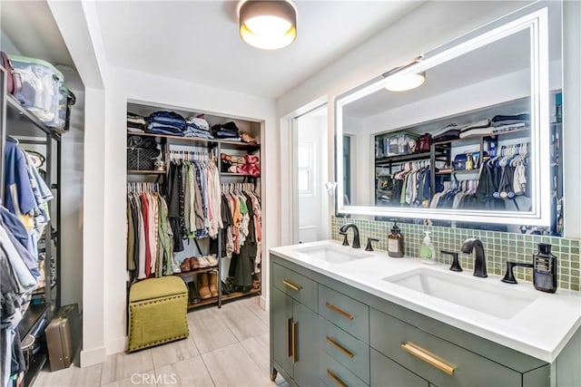 458 Termino Ave, Corona, CA 92879 - spacious closet with a sink