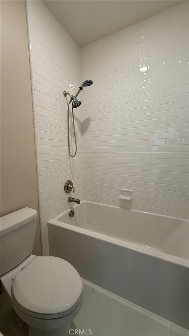 1167 Tesoro Pl, Vista, CA 92081 - bathroom with toilet and washtub / shower combination