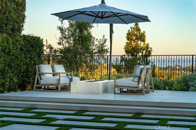 4 Ebony Glade, Laguna Niguel, CA 92677 - wooden deck with a water view
