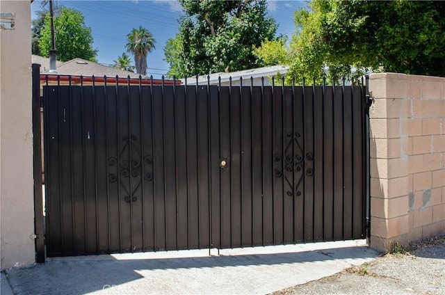 10520 Haskell Ave, Granada Hills, CA 91344 - view of gate