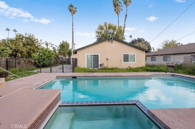 7915 Helena Ave, Riverside, CA 92504 - view of pool featuring a pool with connected hot tub