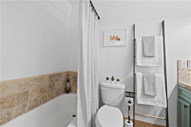 625 N Flores St Unit 202, West Hollywood, CA 90048 - bathroom with a bathtub, vanity, and curtained shower