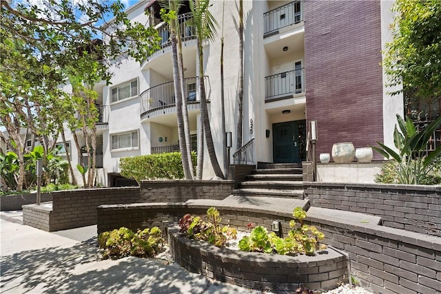 625 N Flores St Unit 202, West Hollywood, CA 90048 - view of apartment building / complex