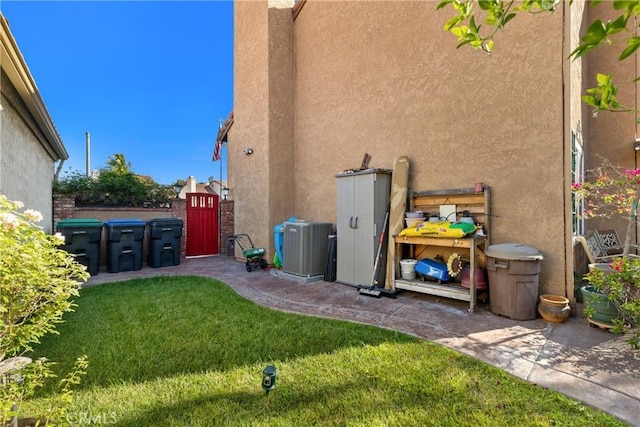 2566 Cottonwood Trl, Chino Hills, CA 91709 - view of yard featuring a gate