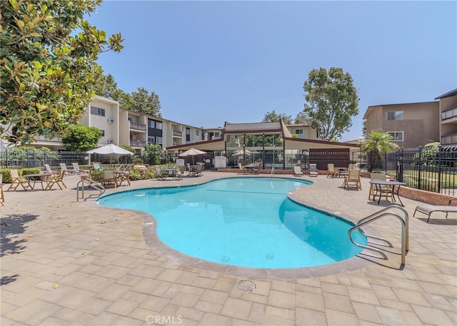 12200 Montecito Rd Unit D320, Seal Beach, CA 90740 - community pool with a patio area