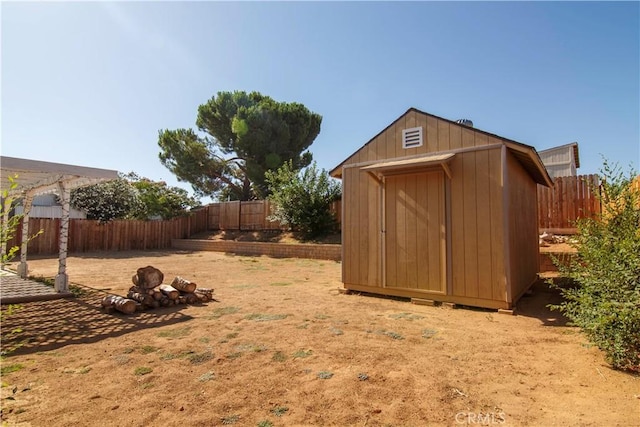 1714 Evelyn Pl, Palmdale, CA 93550 - fenced backyard featuring a shed
