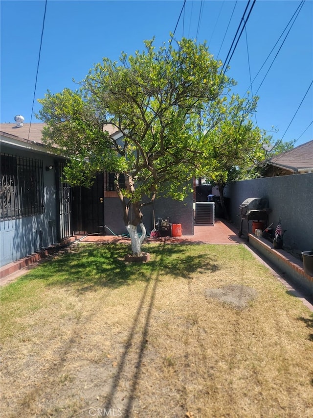 8502 Borson St, Downey, CA 90242 - view of yard