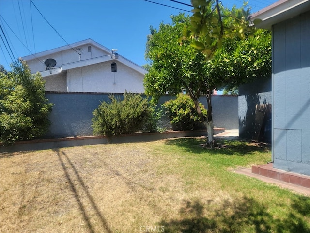 8502 Borson St, Downey, CA 90242 - view of yard