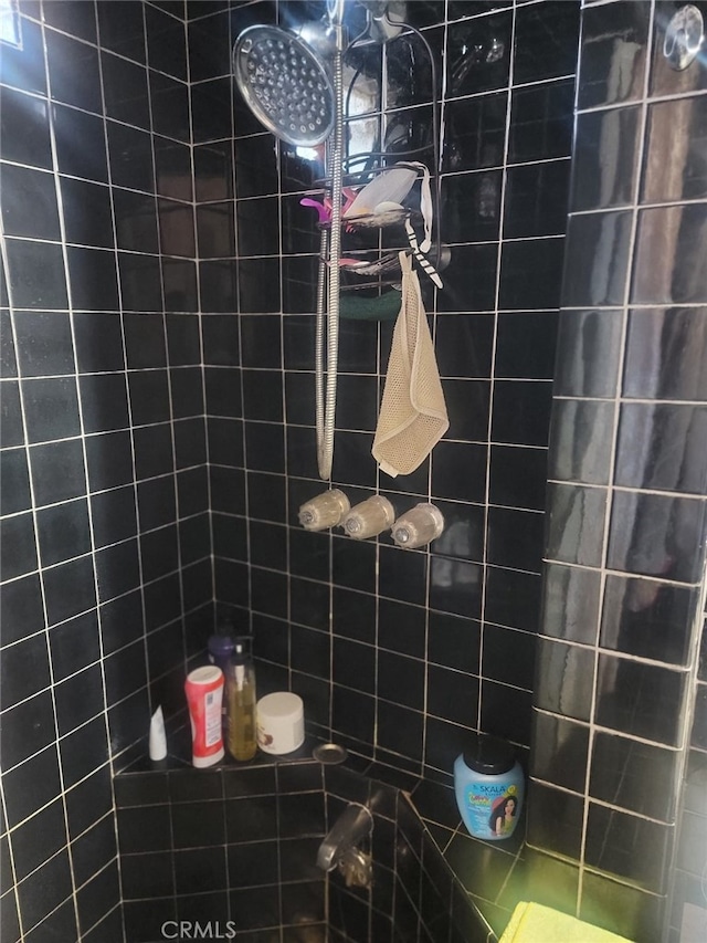 8502 Borson St, Downey, CA 90242 - bathroom featuring a tile shower