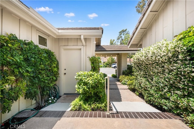 12 Creekside, Irvine, CA 92603 - property entrance with board and batten siding