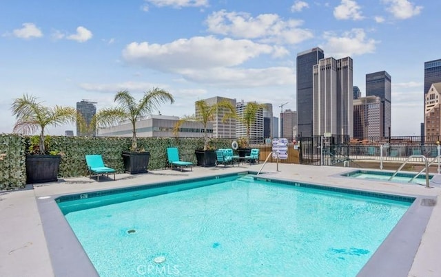 312 W 5th St Unit 1003, Los Angeles, CA 90013 - community pool featuring a community hot tub and a skyline view