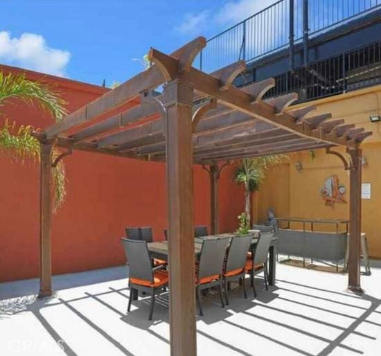312 W 5th St Unit 1003, Los Angeles, CA 90013 - view of patio with a pergola and outdoor dining space