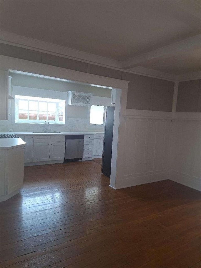 2109 N Marengo Ave, Altadena, CA 91001 - unfurnished room featuring wood finished floors and a sink