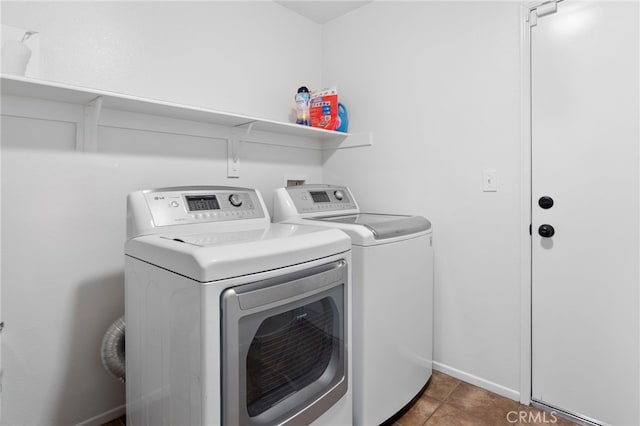 29063 Boulder Crest Way, Menifee, CA 92584 - laundry area featuring separate washer and dryer and baseboards